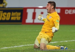 Das Spiel ist aus - Hansa-Keeper Brinkies jubelt